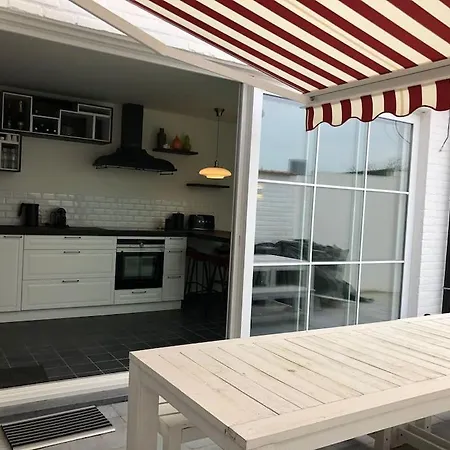 Zee En Vakantiehuis Met Tuin-terras, 10 Personen